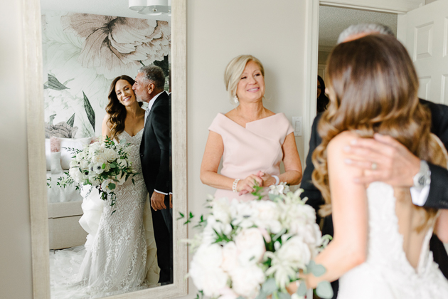 Bride's getting ready wedding photography planning tips