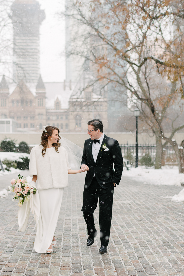 Why winter wedding photos are pretty much the best. A wedding photographer's expert tips.